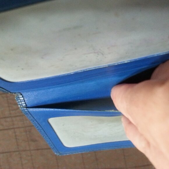 Vintage LV Louis Vuitton  Epi Leather  ID Card Holder Bifold Blue Unisex - Picture 13 of 13